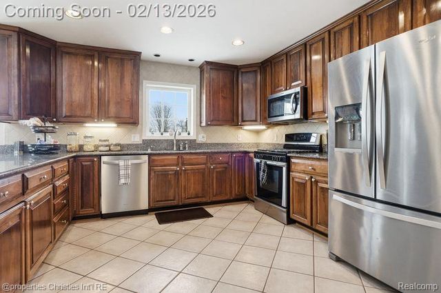 921 Kyle Court, White Lake Charter Township, MI 48383