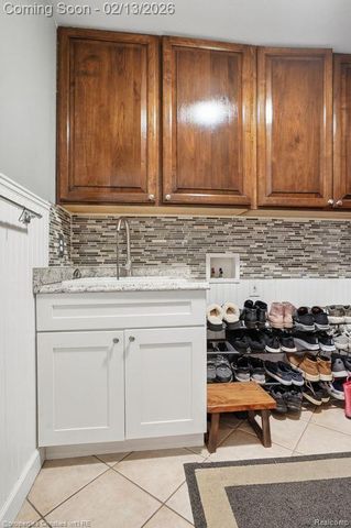 921 Kyle Court, White Lake Charter Township, MI 48383