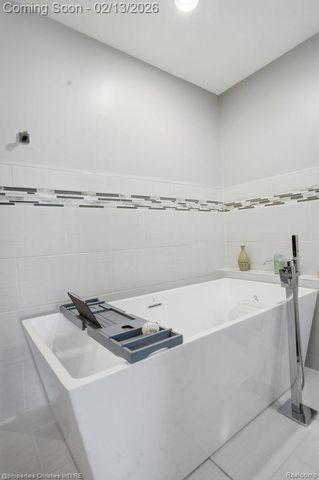 921 Kyle Court, White Lake Charter Township, MI 48383