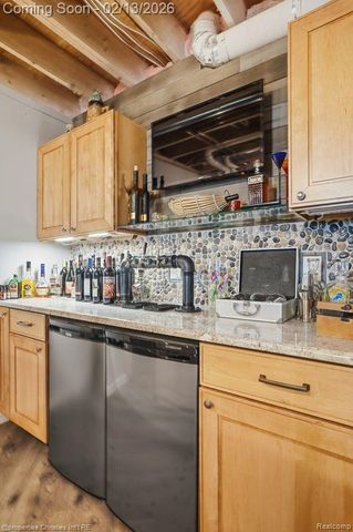 921 Kyle Court, White Lake Charter Township, MI 48383