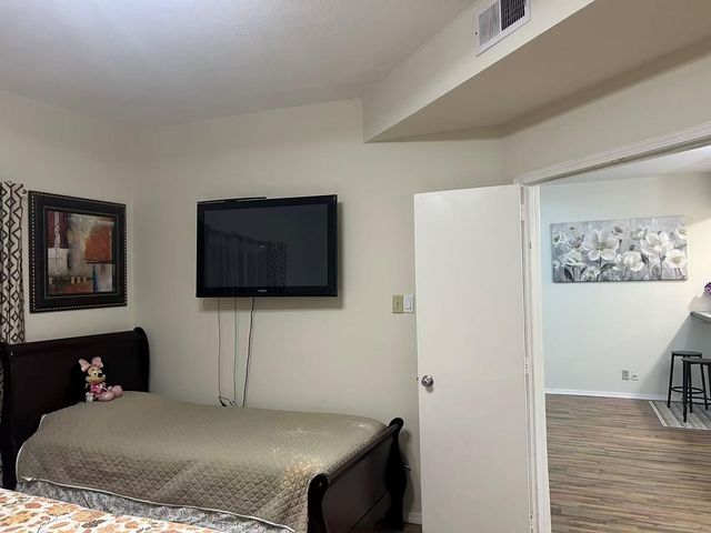 2213 S Braeswood Blvd 13B, Houston, TX 77030