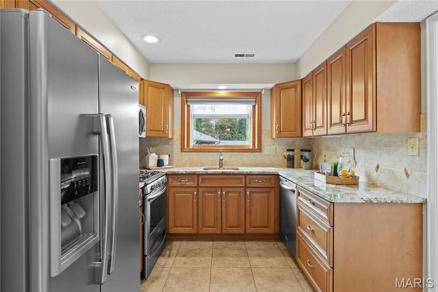 2000 Meadowtree Lane 5, Kirkwood, MO 63122