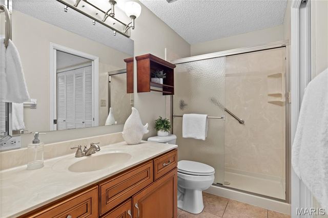 2000 Meadowtree Lane 5, Kirkwood, MO 63122