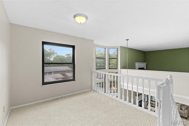 2000 Meadowtree Lane 5, Kirkwood, MO 63122