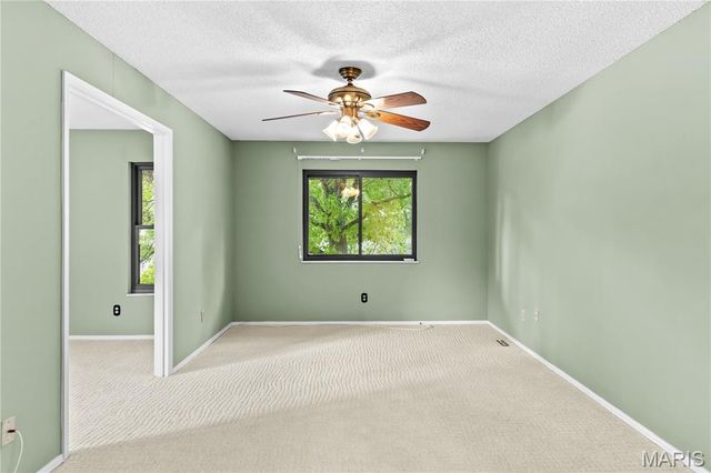 2000 Meadowtree Lane 5, Kirkwood, MO 63122