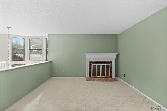 2000 Meadowtree Lane 5, Kirkwood, MO 63122