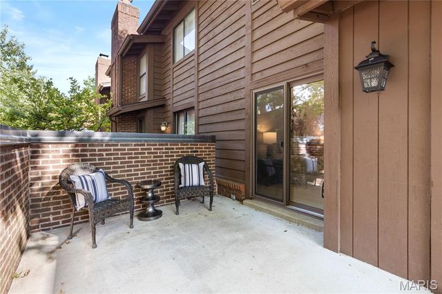 2000 Meadowtree Lane 5, Kirkwood, MO 63122