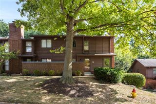 2000 Meadowtree Lane 5, Kirkwood, MO 63122