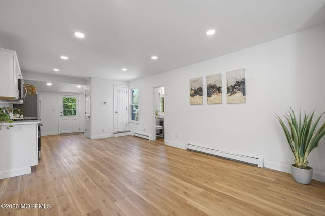 310 East Road, Belford, NJ 07718