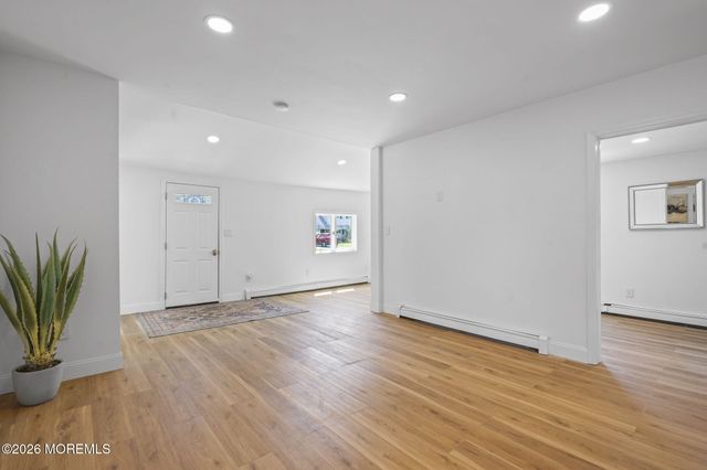 310 East Road, Belford, NJ 07718