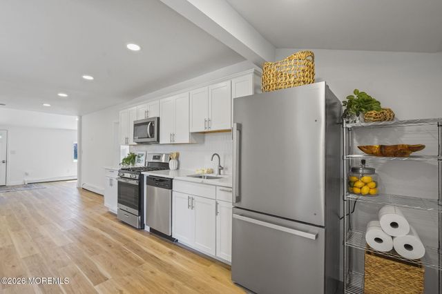 310 East Road, Belford, NJ 07718