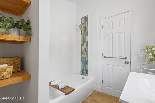 310 East Road, Belford, NJ 07718