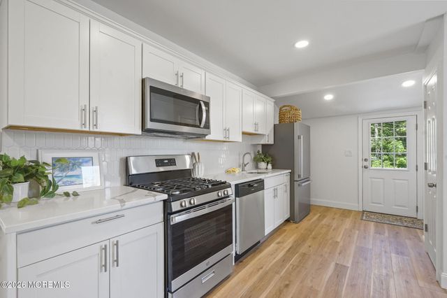 310 East Road, Belford, NJ 07718