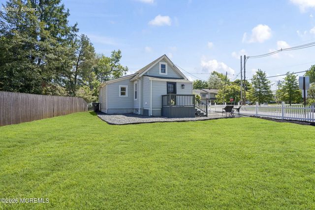 310 East Road, Belford, NJ 07718