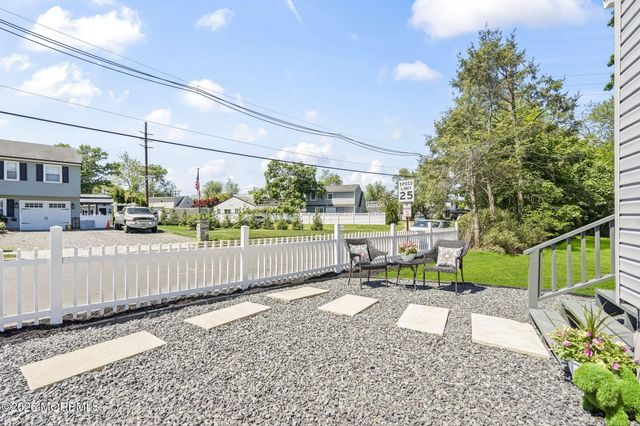 310 East Road, Belford, NJ 07718