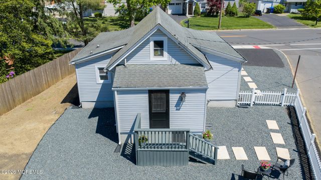 310 East Road, Belford, NJ 07718