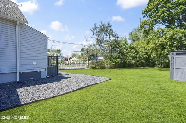310 East Road, Belford, NJ 07718