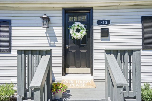 310 East Road, Belford, NJ 07718