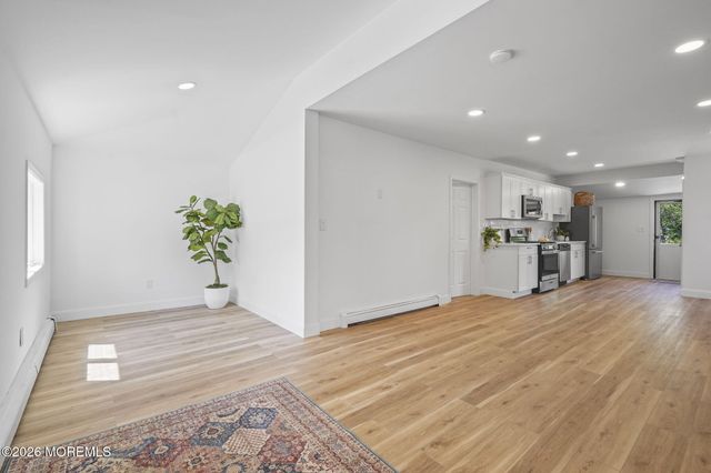 310 East Road, Belford, NJ 07718