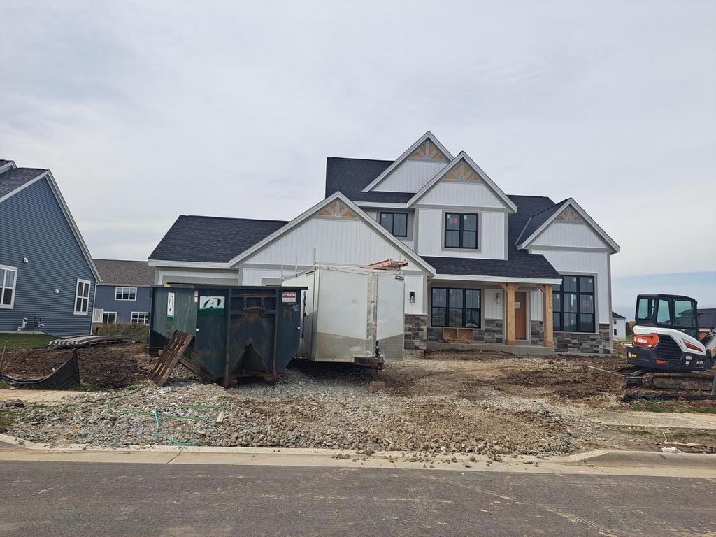 1750 Whalen DRIVE, Oconomowoc, WI 53066