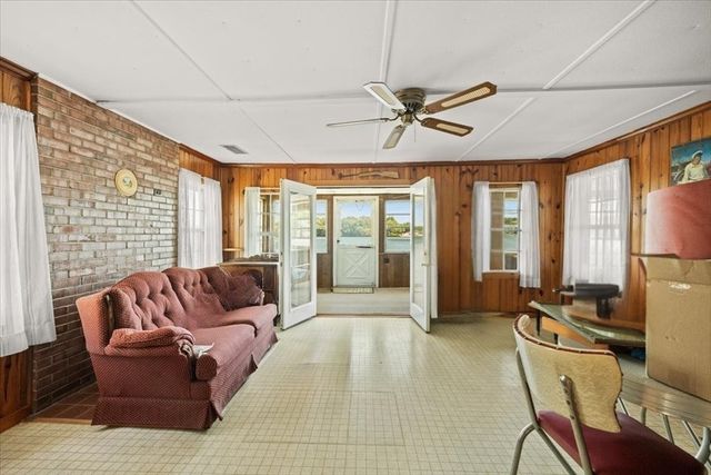 730 Eastside Rd, Wrentham, MA 02093