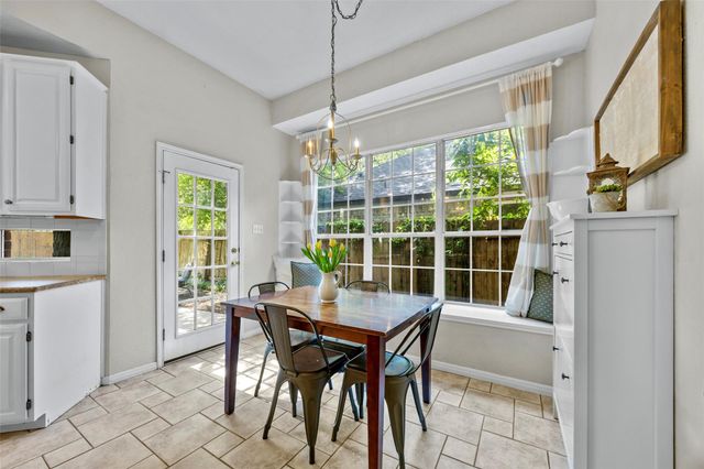 1214 Cardinal LN, Round Rock, TX 78681