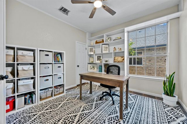 1214 Cardinal LN, Round Rock, TX 78681