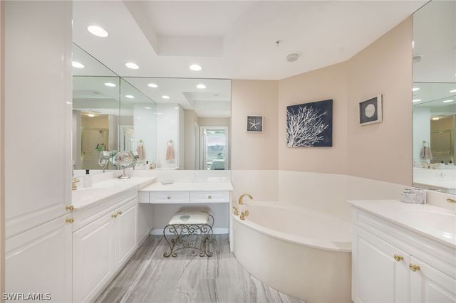 425 Cove Tower DR 502, Naples, FL 34110