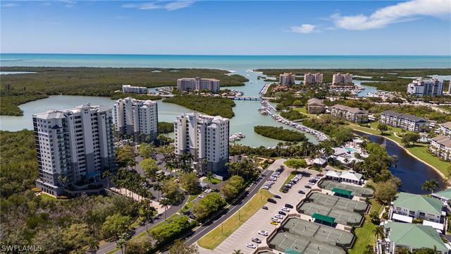 425 Cove Tower DR 502, Naples, FL 34110