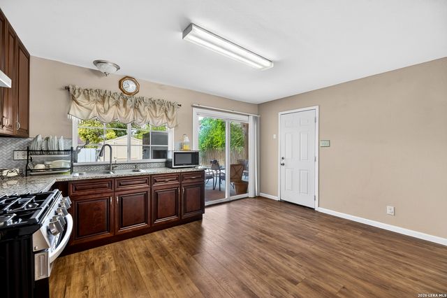 7318 Glen Cross, San Antonio, TX 78239