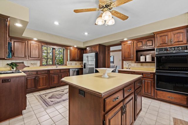 1041 Horns Corners ROAD, Cedarburg, WI 53012