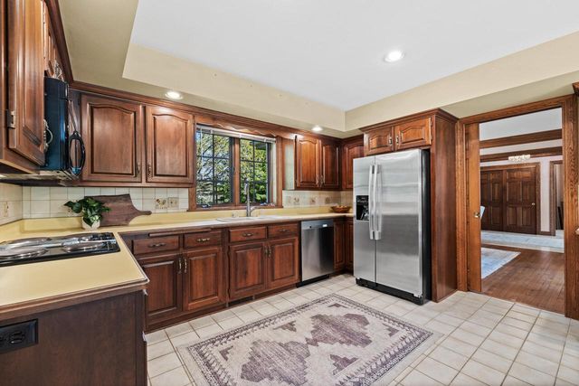 1041 Horns Corners ROAD, Cedarburg, WI 53012
