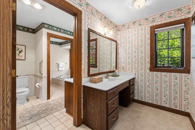 1041 Horns Corners ROAD, Cedarburg, WI 53012