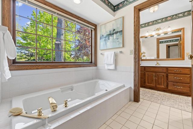 1041 Horns Corners ROAD, Cedarburg, WI 53012