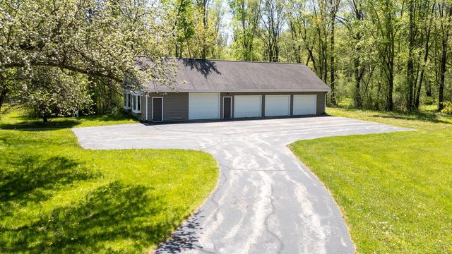 1041 Horns Corners ROAD, Cedarburg, WI 53012