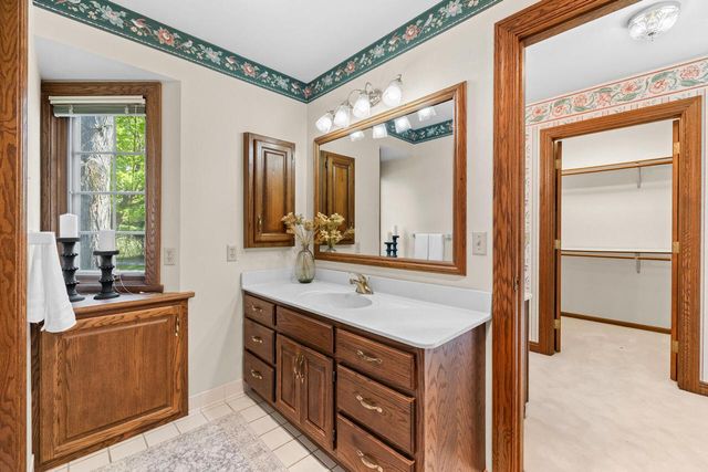 1041 Horns Corners ROAD, Cedarburg, WI 53012