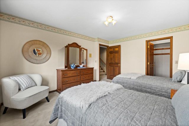 1041 Horns Corners ROAD, Cedarburg, WI 53012
