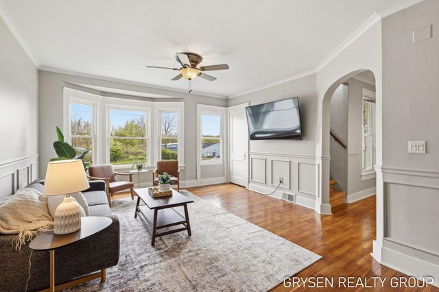 5527 W River Drive Ne, Plainfield Twp, MI 49321
