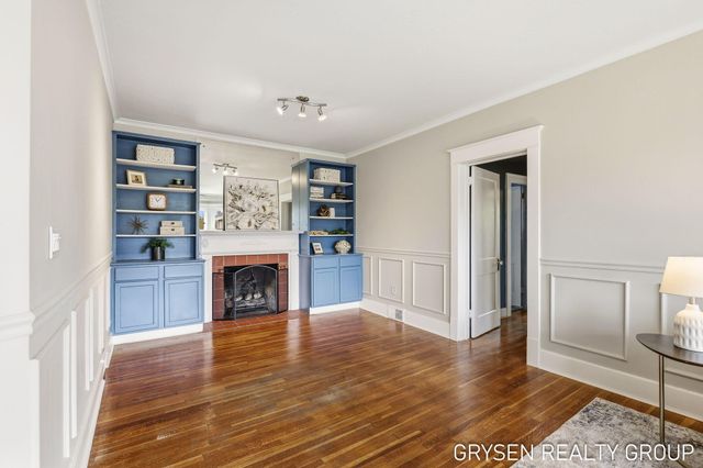 5527 W River Drive Ne, Plainfield Twp, MI 49321