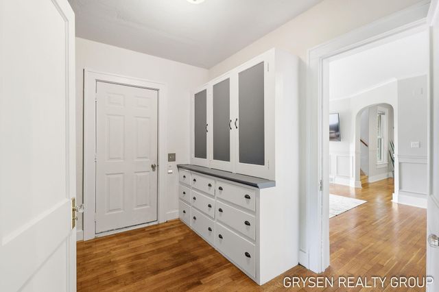 5527 W River Drive Ne, Plainfield Twp, MI 49321