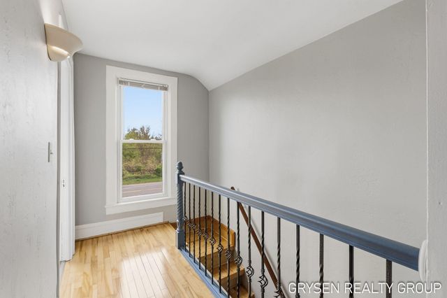 5527 W River Drive Ne, Plainfield Twp, MI 49321