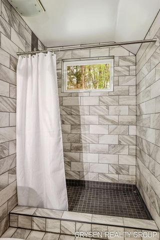 5527 W River Drive Ne, Plainfield Twp, MI 49321