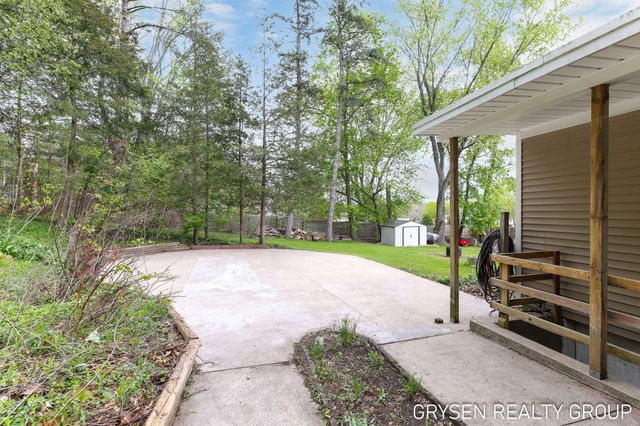 5527 W River Drive Ne, Plainfield Twp, MI 49321