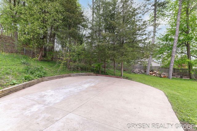 5527 W River Drive Ne, Plainfield Twp, MI 49321
