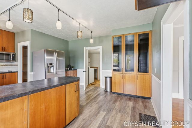 5527 W River Drive Ne, Plainfield Twp, MI 49321