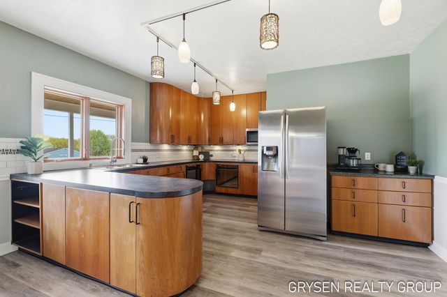 5527 W River Drive Ne, Plainfield Twp, MI 49321
