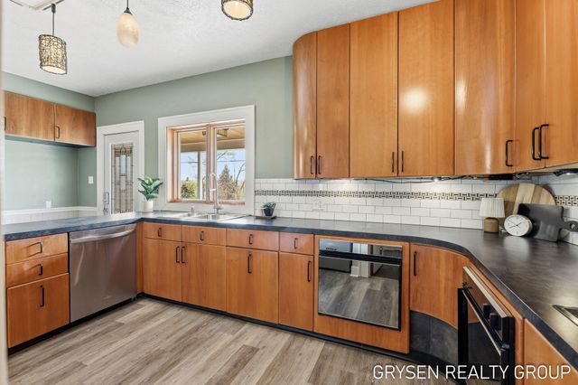 5527 W River Drive Ne, Plainfield Twp, MI 49321