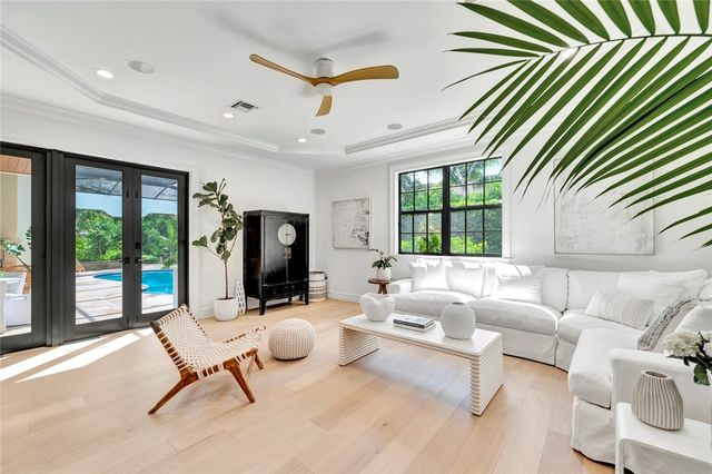 906 Seagrape Lane, Vero Beach, FL 32963