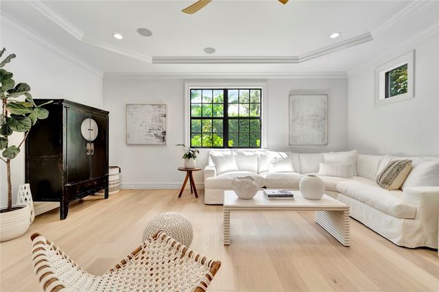 906 Seagrape Lane, Vero Beach, FL 32963