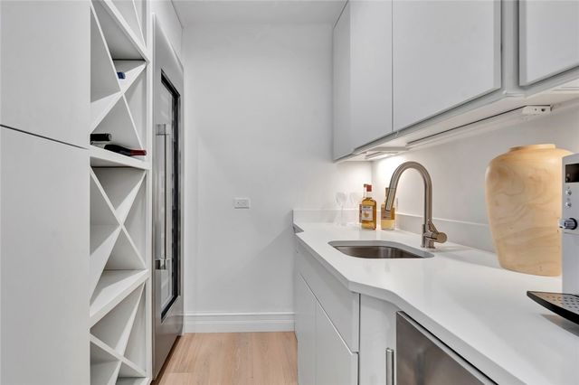 906 Seagrape Lane, Vero Beach, FL 32963